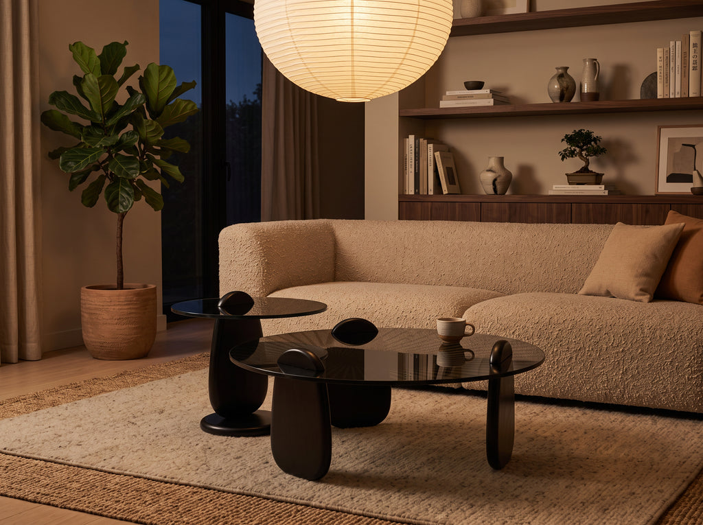 Table basse gigogne Ébène noire dans un intérieur japandi chaleureux