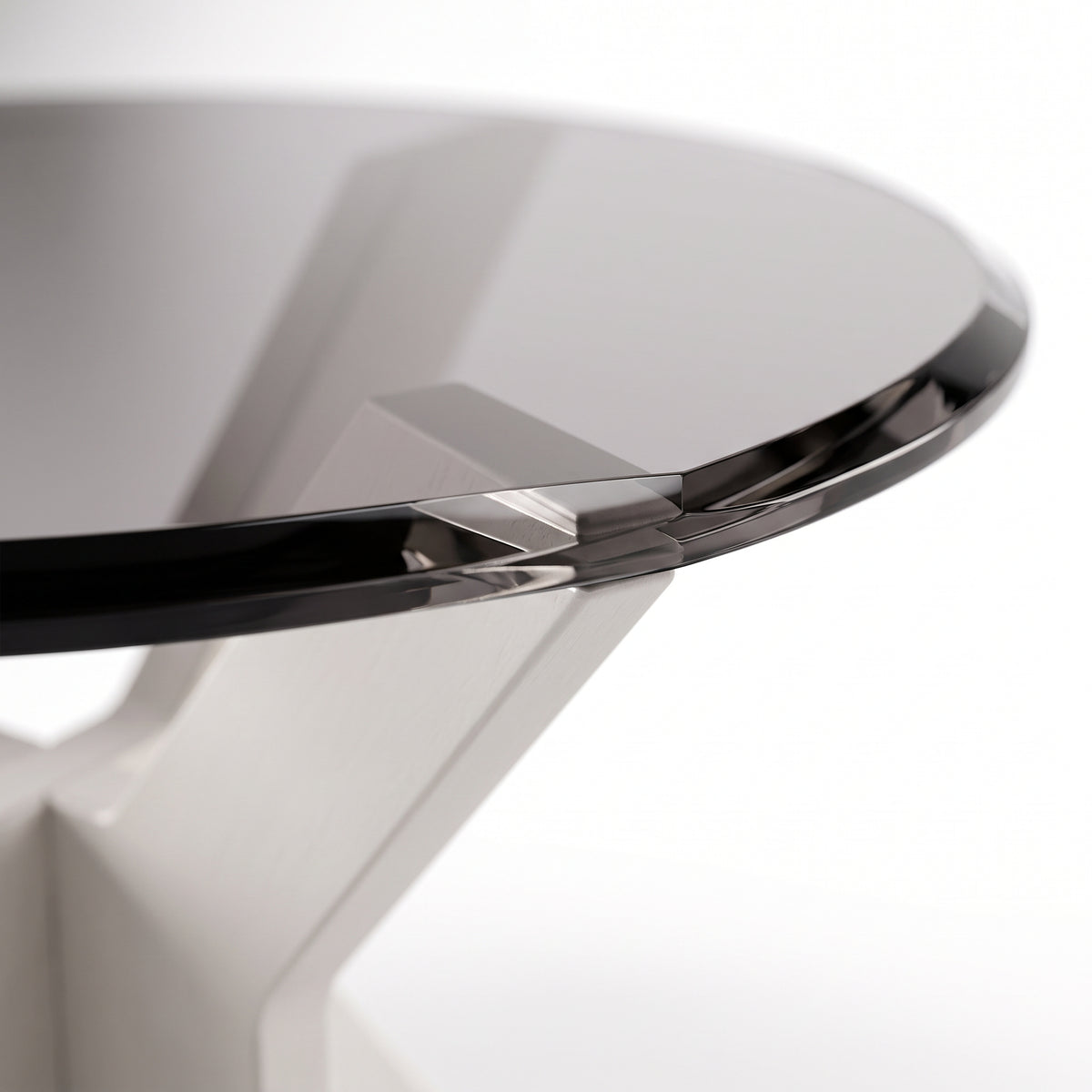 Table basse Comète teinte blanche, détail macro du bord du plateau en verre