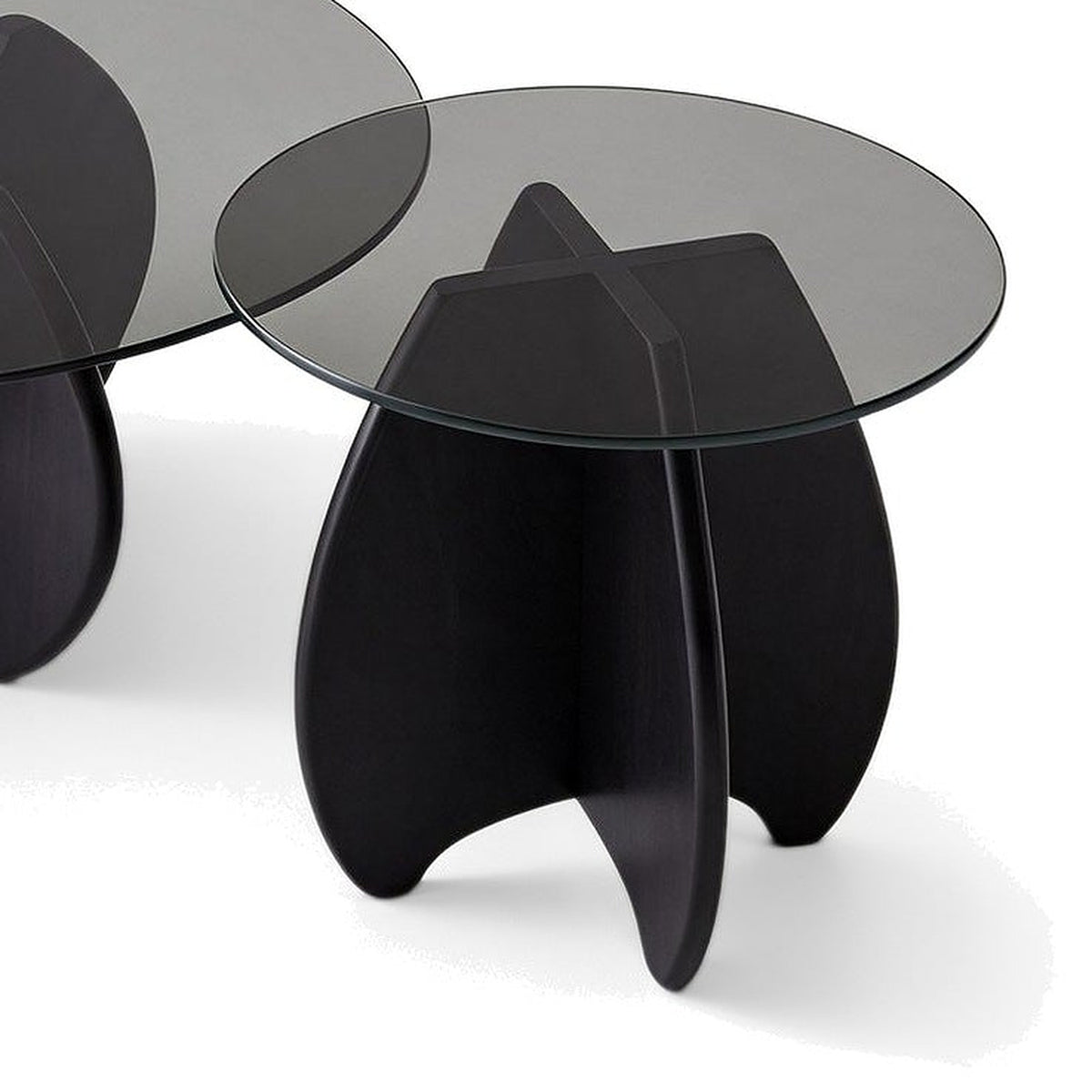 Table basse gigogne Calice teinte Noir, vue de détail du plateau en verre et de la base tulipe