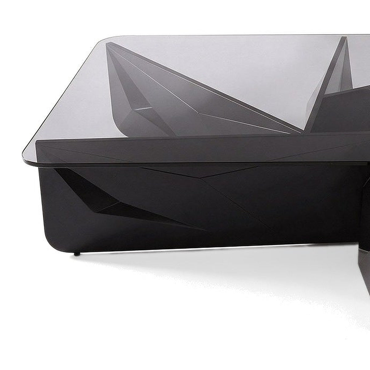 Table basse carrée Onyx teinte Noir, vue de détail de l'angle arrondi du plateau en verre