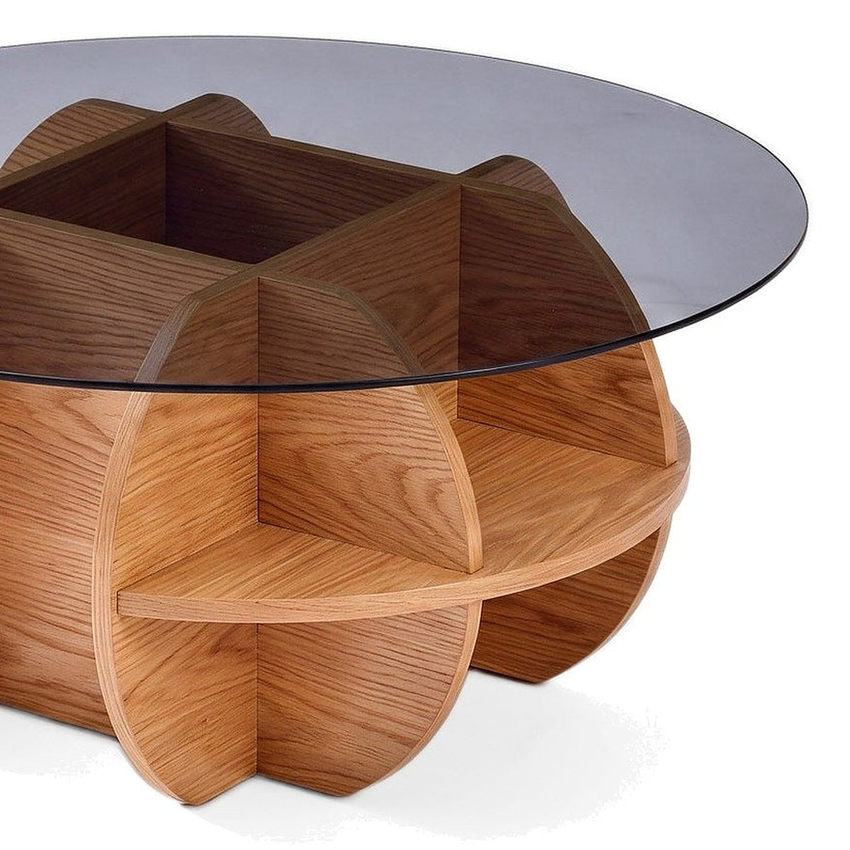 Table basse ronde Pétale teinte Naturel, vue de détail du plateau en verre et de la base
