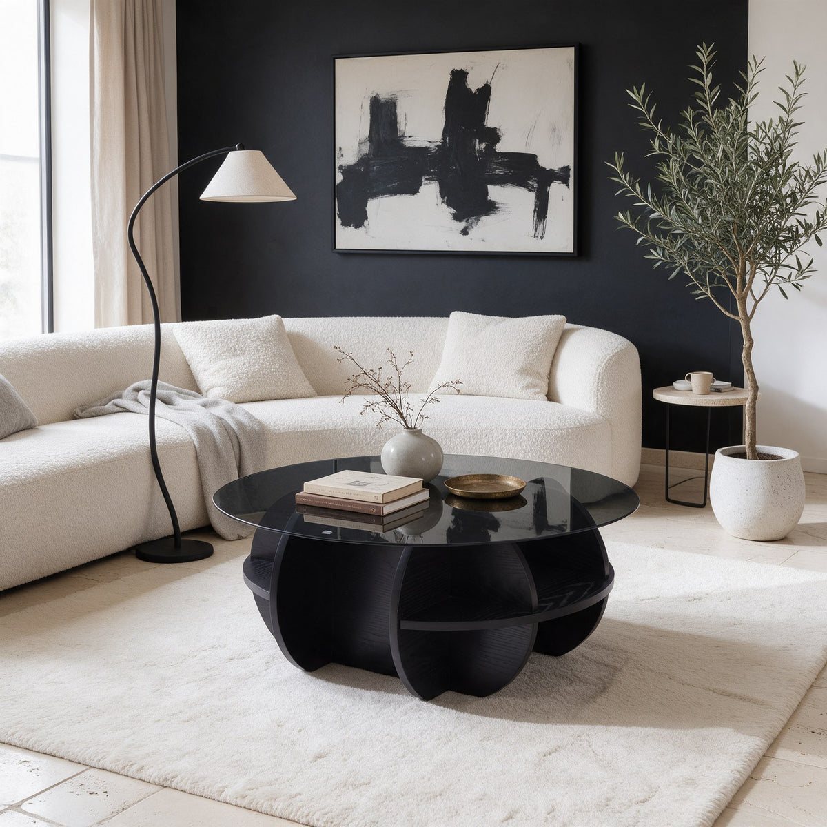 Table basse ronde Pétale teinte Noir, mise en situation dans un salon